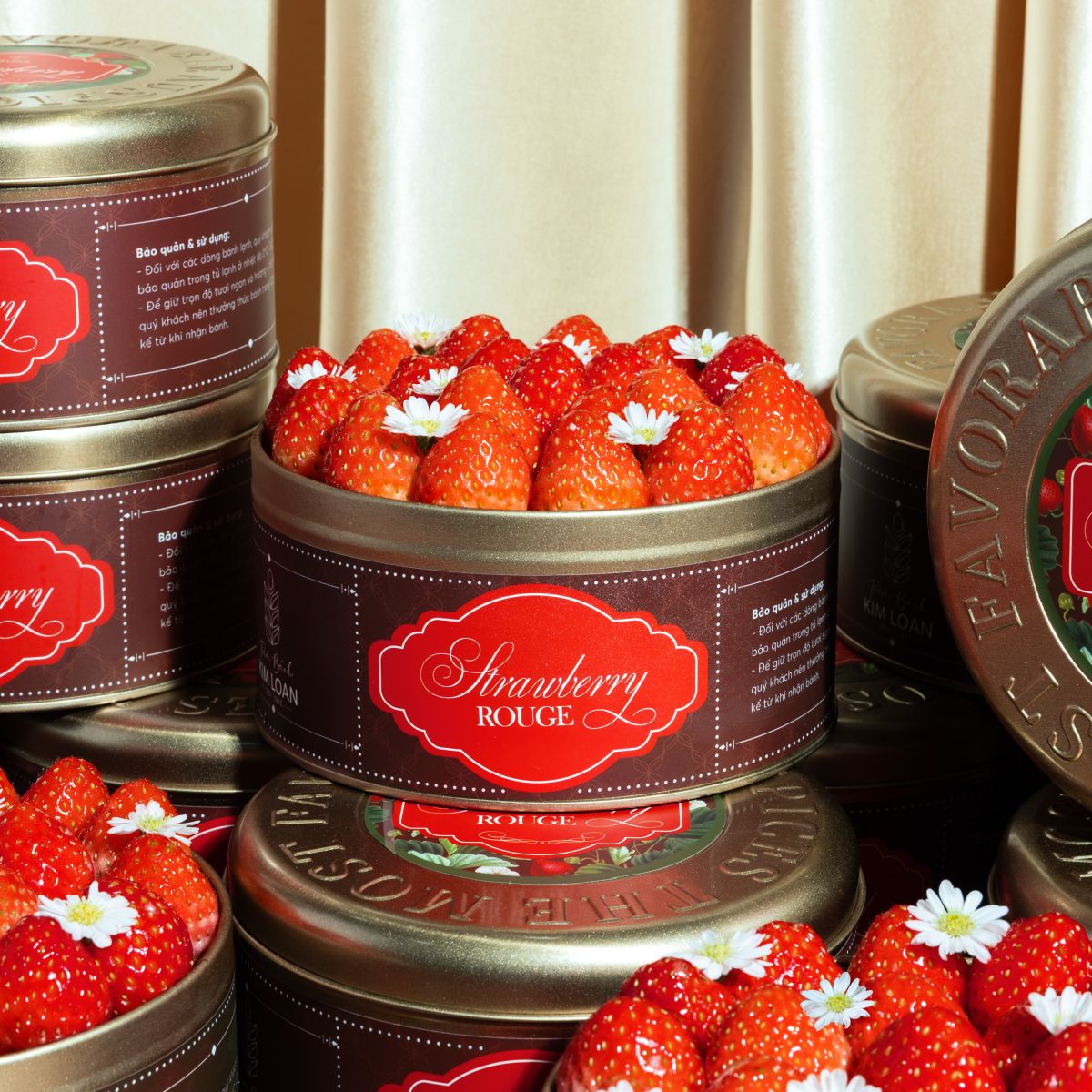 Bánh Hộp Thiếc Strawberry Rouge Vị Dâu Tây Cao Cấp - Tiệm Bánh Kim Loan