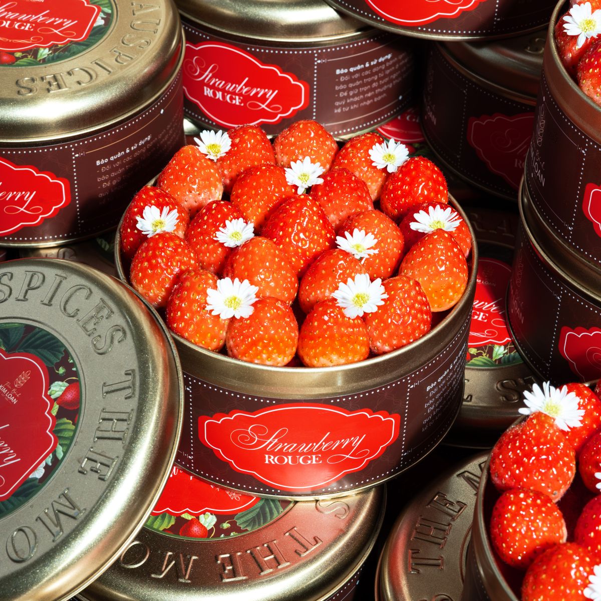 Bánh Hộp Thiếc Strawberry Rouge Vị Dâu Tây Cao Cấp - Tiệm Bánh Kim Loan
