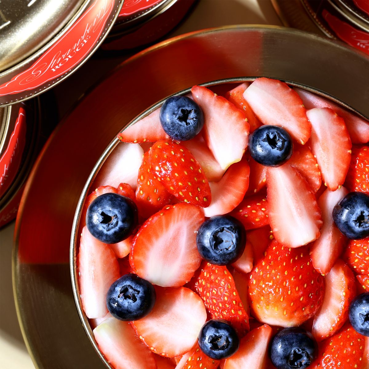 bánh hộp thiếc strawberry rouge dâu tây việt quất