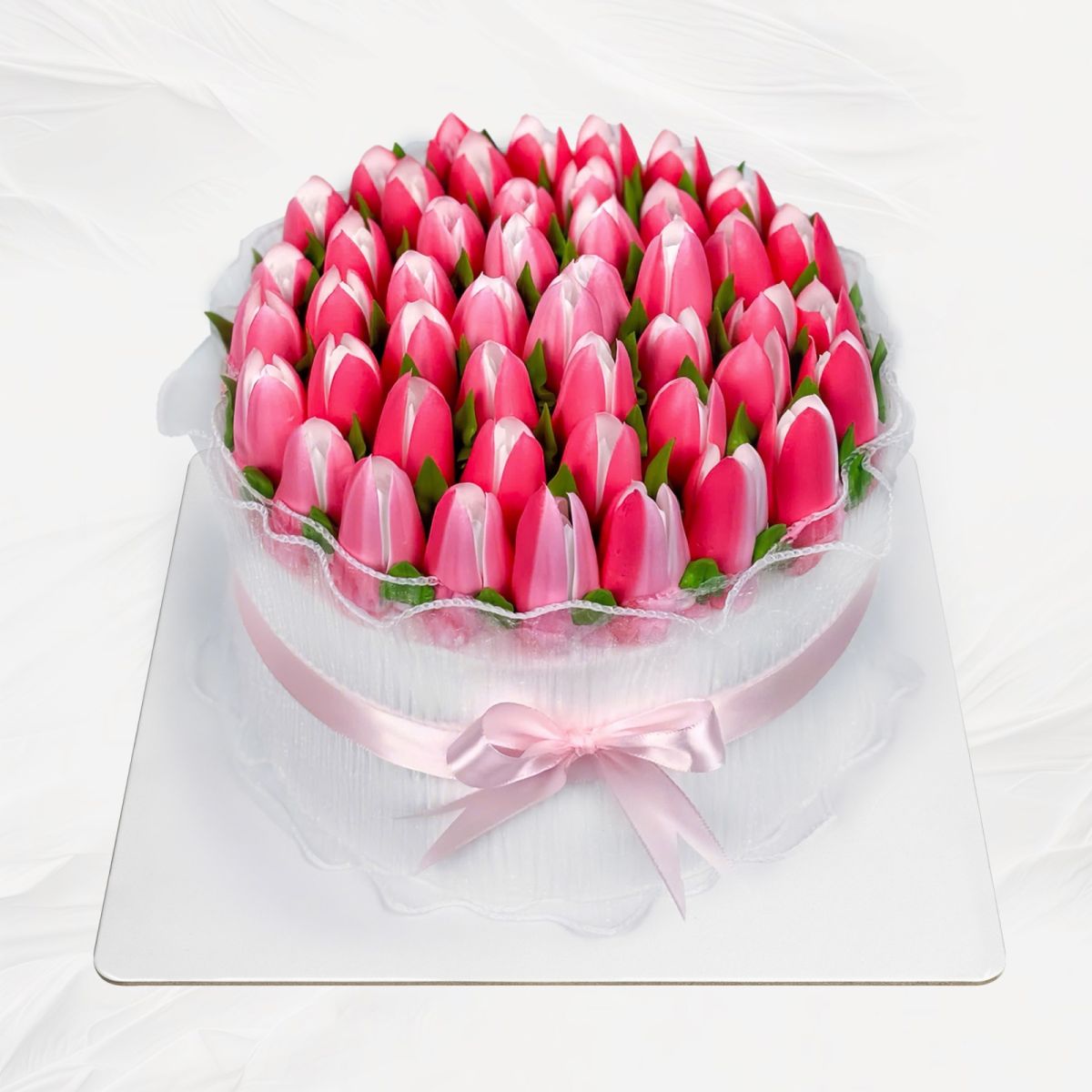 Bánh kem hoa tulip sang trọng trang trí hoa kem sữa tươi tại Tiệm Bánh Kim Loan