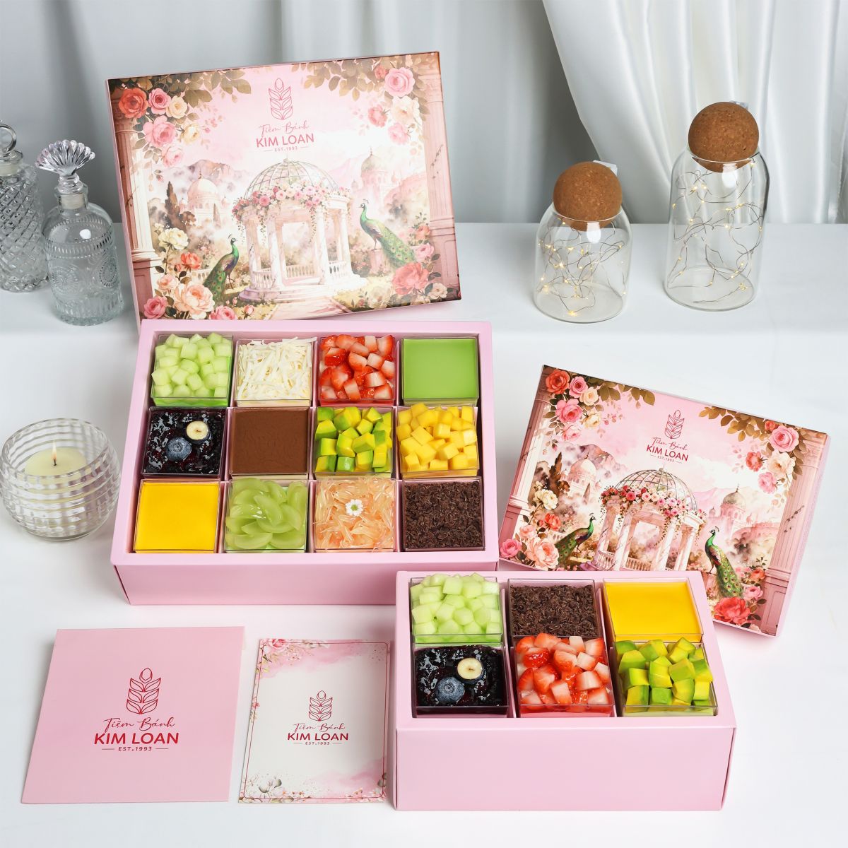 Hộp bánh mousse mini Bliss Box phù hợp làm quà tặng 20/10 cho đồng nghiệp nữ nhờ hình thức gọn gàng và nhiều hương vị để lựa chọn.