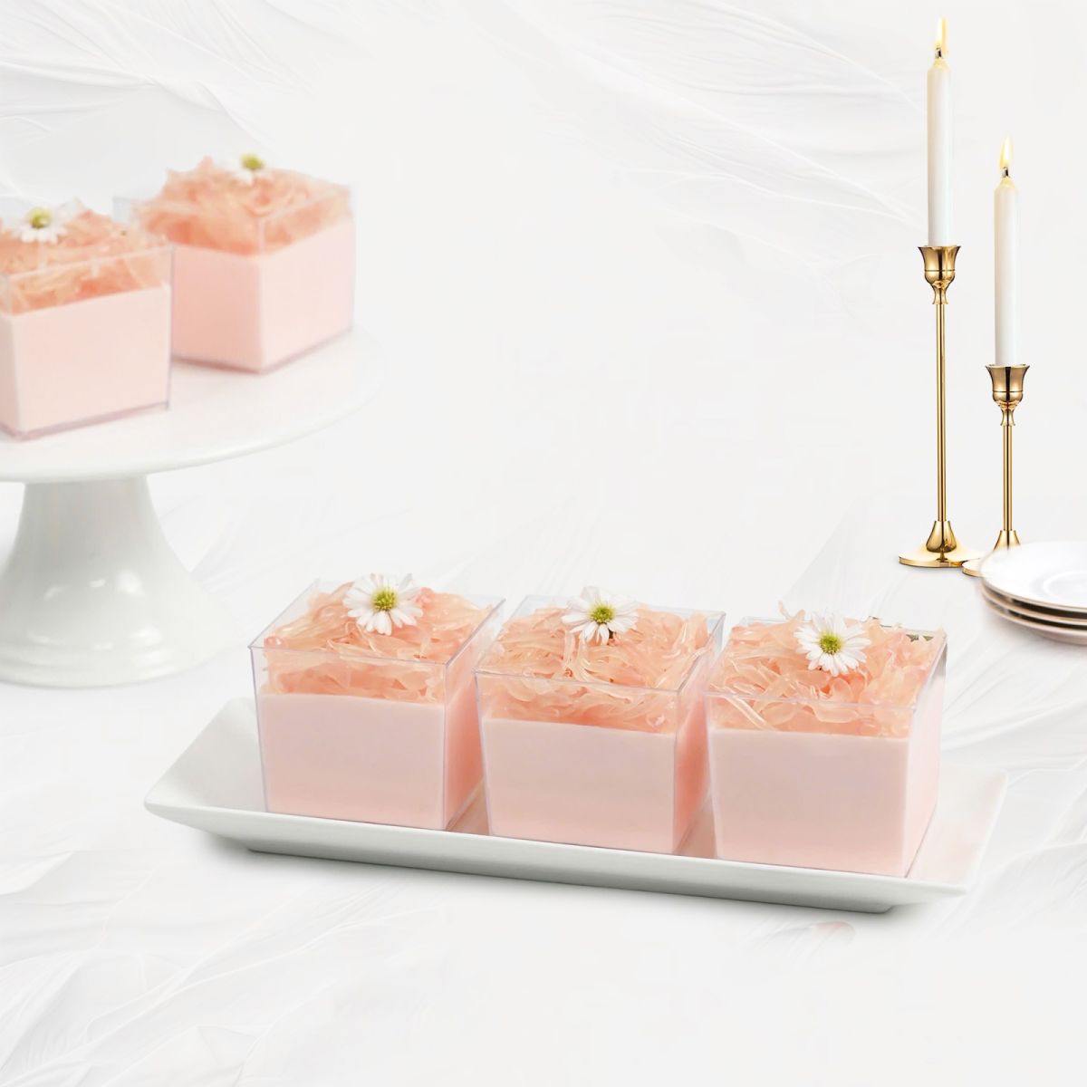 Mousse mini dạng ly tại Tiệm Bánh Kim Loan với 12 hương vị gồm dưa lưới, xoài, dâu tây, matcha, chanh dây, socola, tiramisu phô mai, bơ, bưởi hồng, việt quất, dừa dứa và táo xanh, phù hợp phục vụ Tea Break và sự kiện.