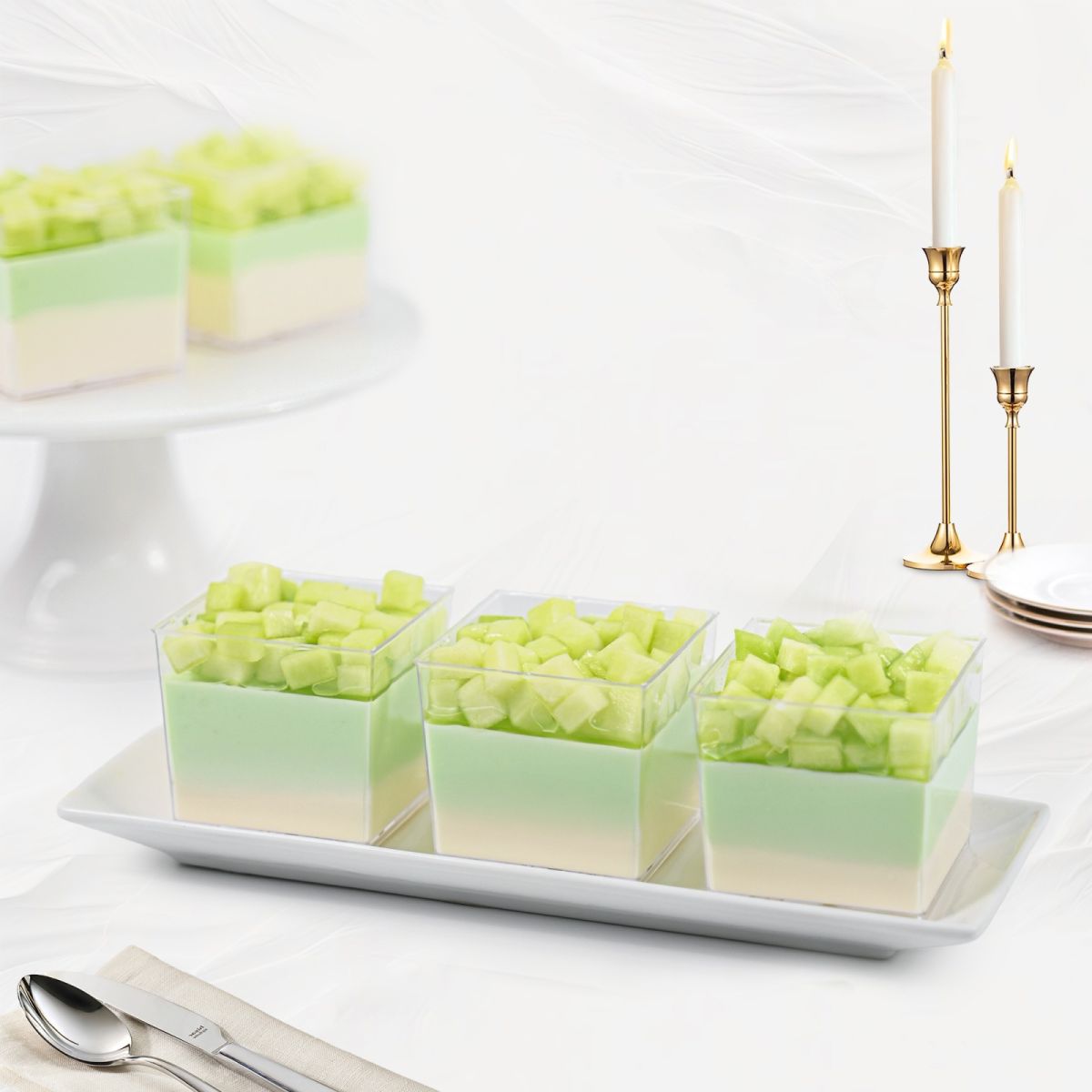 Mousse mini dạng ly tại Tiệm Bánh Kim Loan với 12 hương vị gồm dưa lưới, xoài, dâu tây, matcha, chanh dây, socola, tiramisu phô mai, bơ, bưởi hồng, việt quất, dừa dứa và táo xanh, phù hợp phục vụ Tea Break và sự kiện.