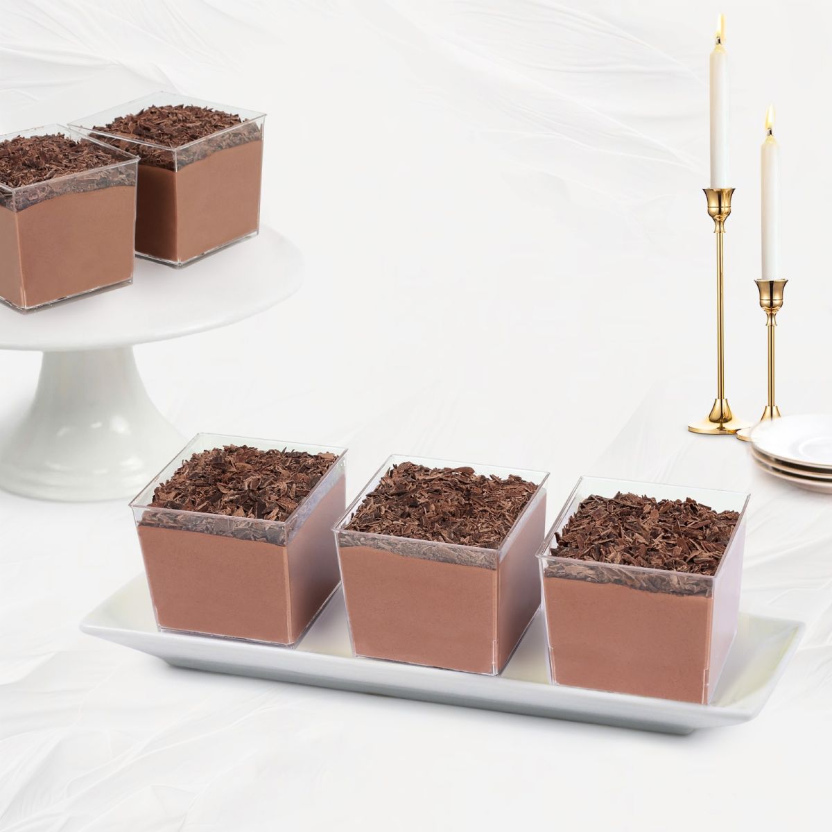 Mousse mini dạng ly tại Tiệm Bánh Kim Loan với 12 hương vị gồm dưa lưới, xoài, dâu tây, matcha, chanh dây, socola, tiramisu phô mai, bơ, bưởi hồng, việt quất, dừa dứa và táo xanh, phù hợp phục vụ Tea Break và sự kiện.