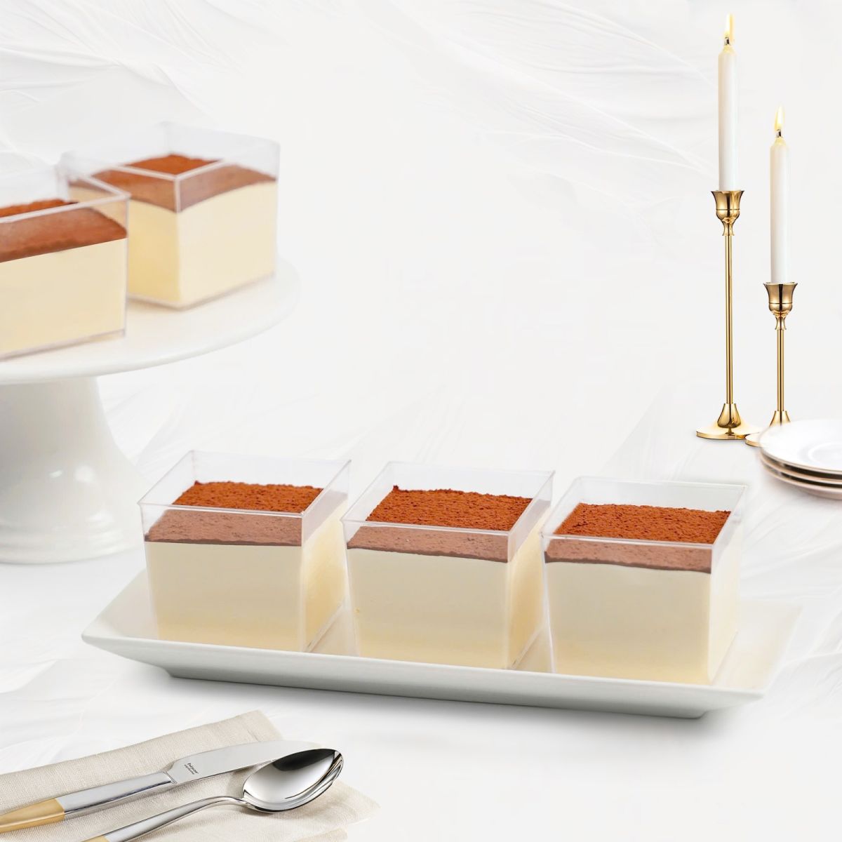 Mousse mini dạng ly tại Tiệm Bánh Kim Loan với 12 hương vị gồm dưa lưới, xoài, dâu tây, matcha, chanh dây, socola, tiramisu phô mai, bơ, bưởi hồng, việt quất, dừa dứa và táo xanh, phù hợp phục vụ Tea Break và sự kiện.