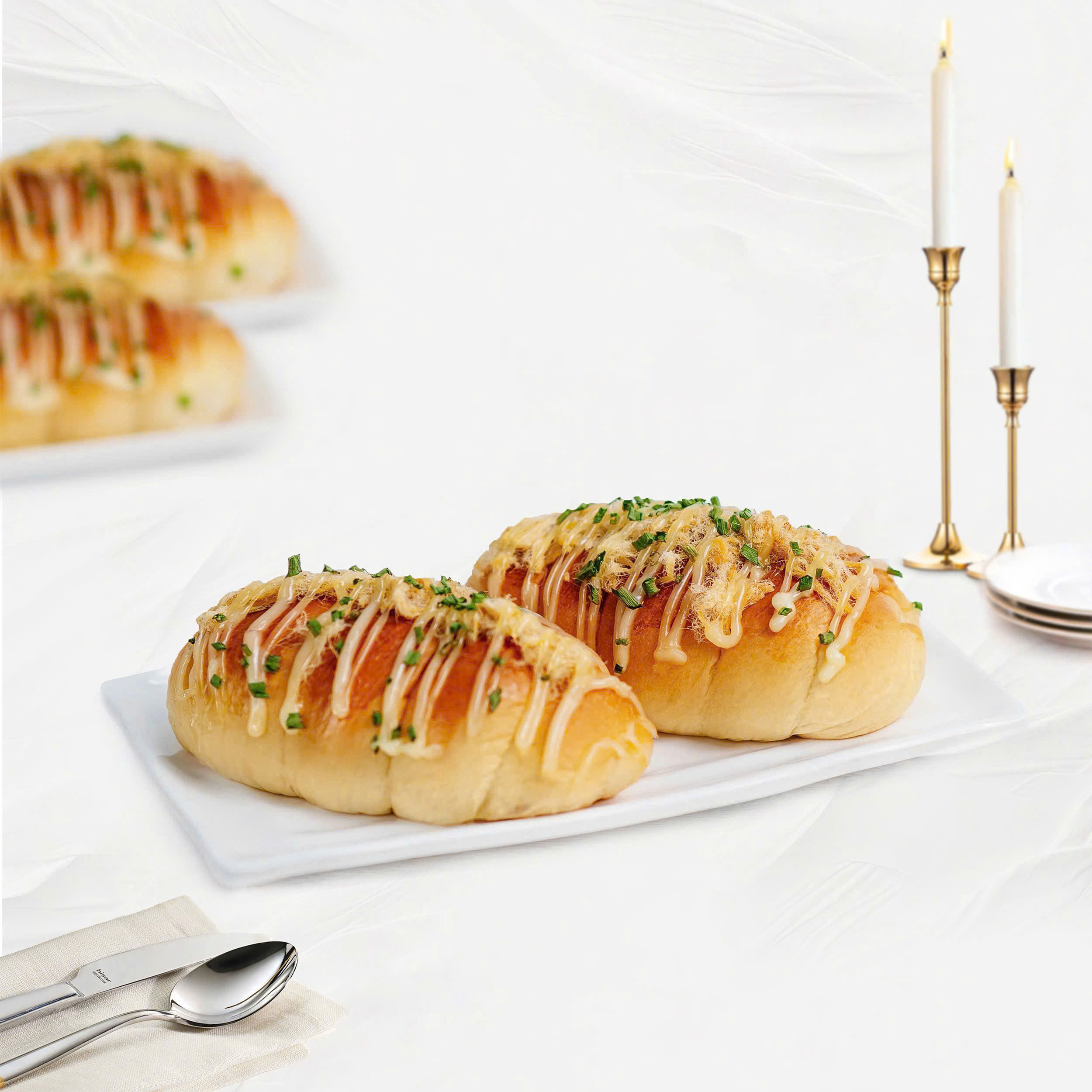 Bánh xúc xích sốt bơ