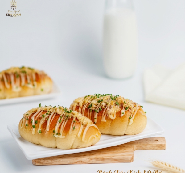 Bánh Xúc Xích Sốt Bơ